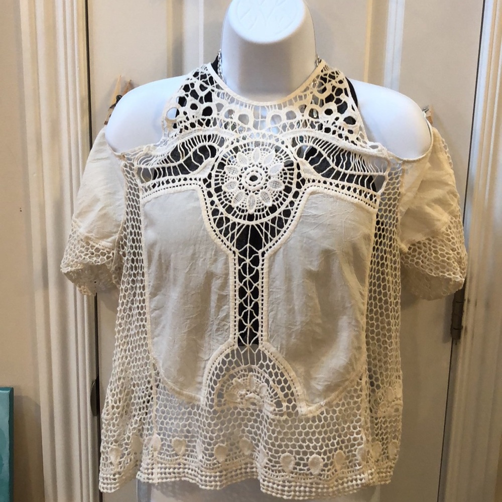 HOLLISTER NWOT MEDIUM CROCHETED OFF SHOULDER TOP